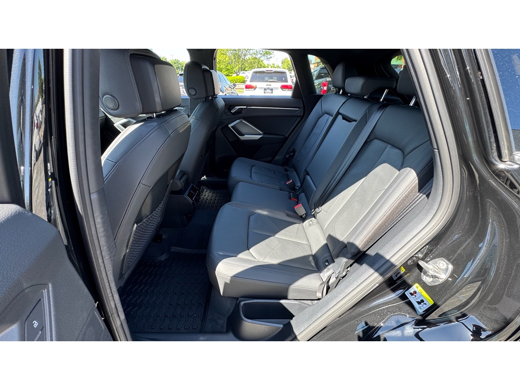 Vehicle image 29 of 31