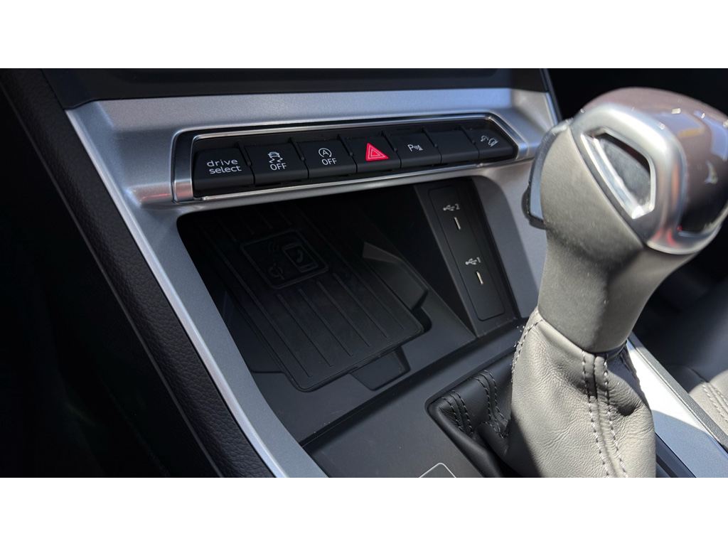 Vehicle image 23 of 31