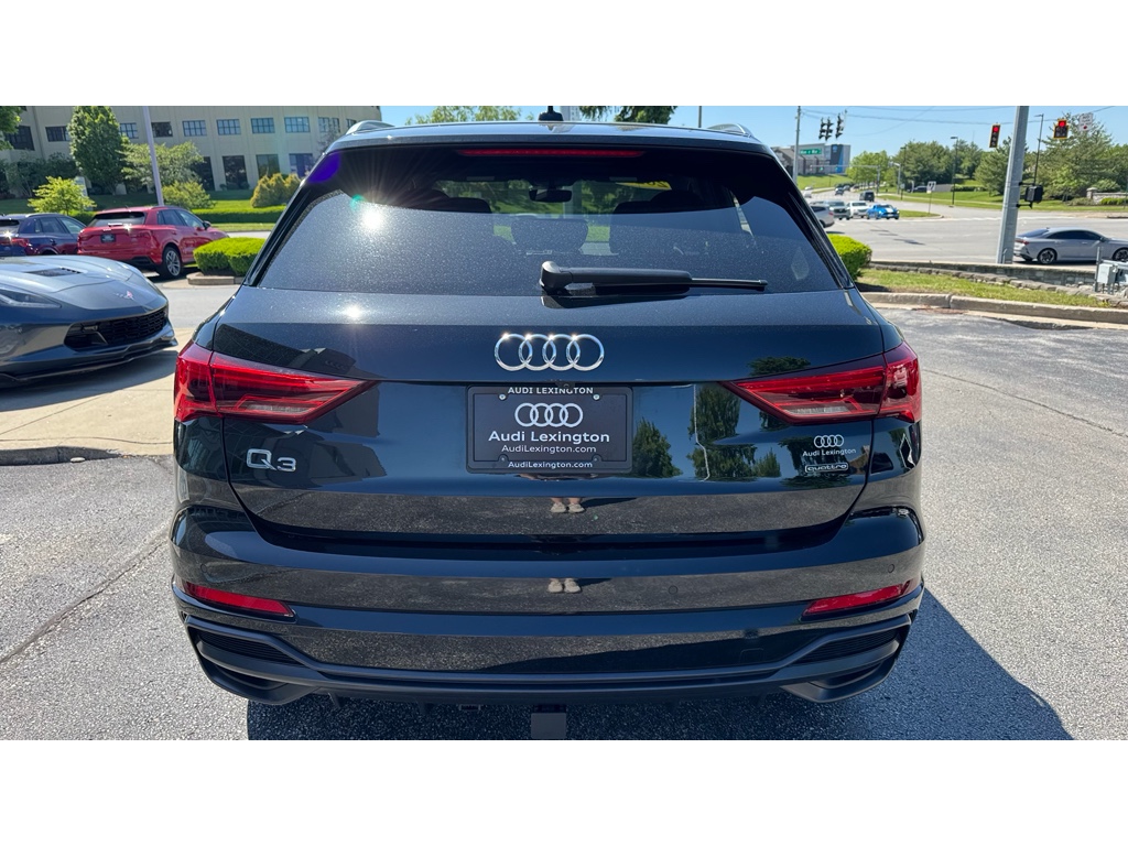 Vehicle image 10 of 31