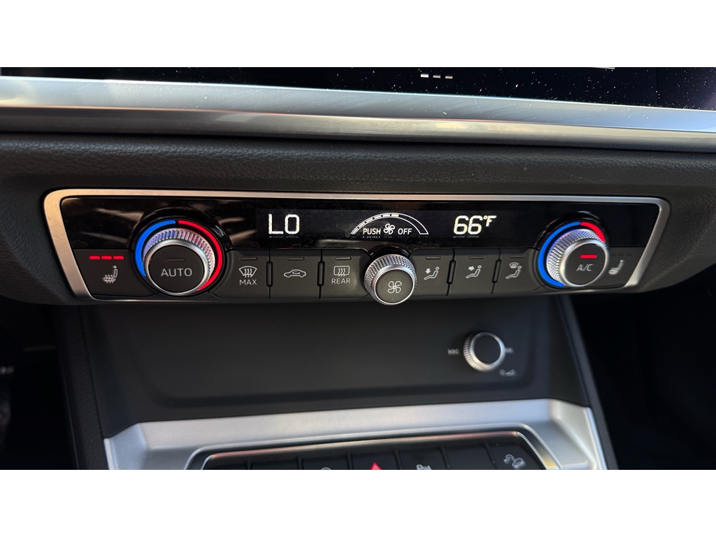 Vehicle image 22 of 31