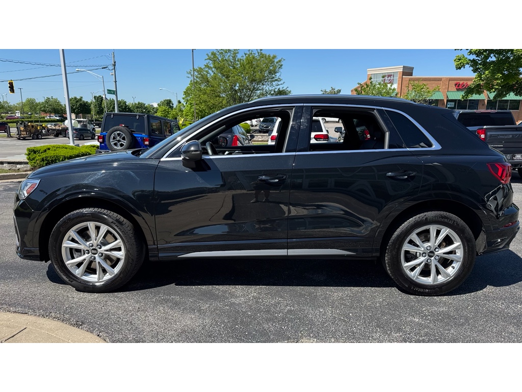 Vehicle image 8 of 31