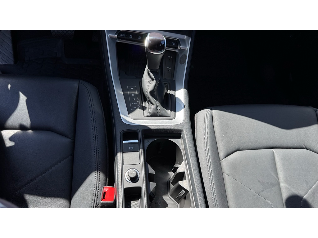 Vehicle image 24 of 31