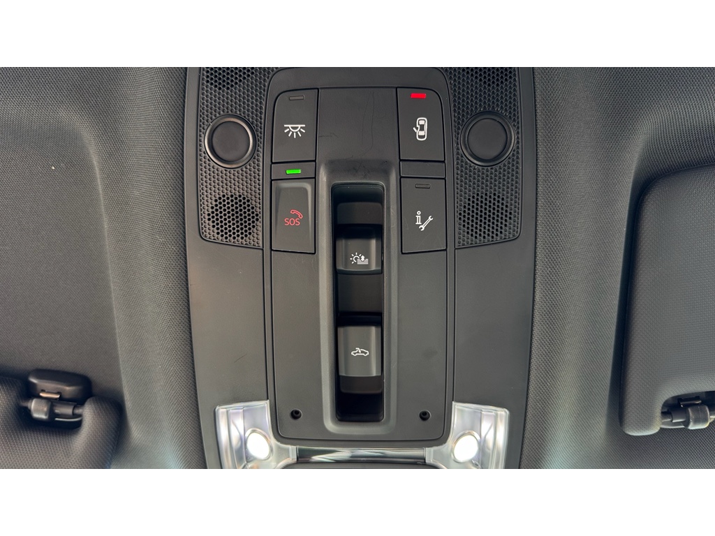Vehicle image 25 of 31