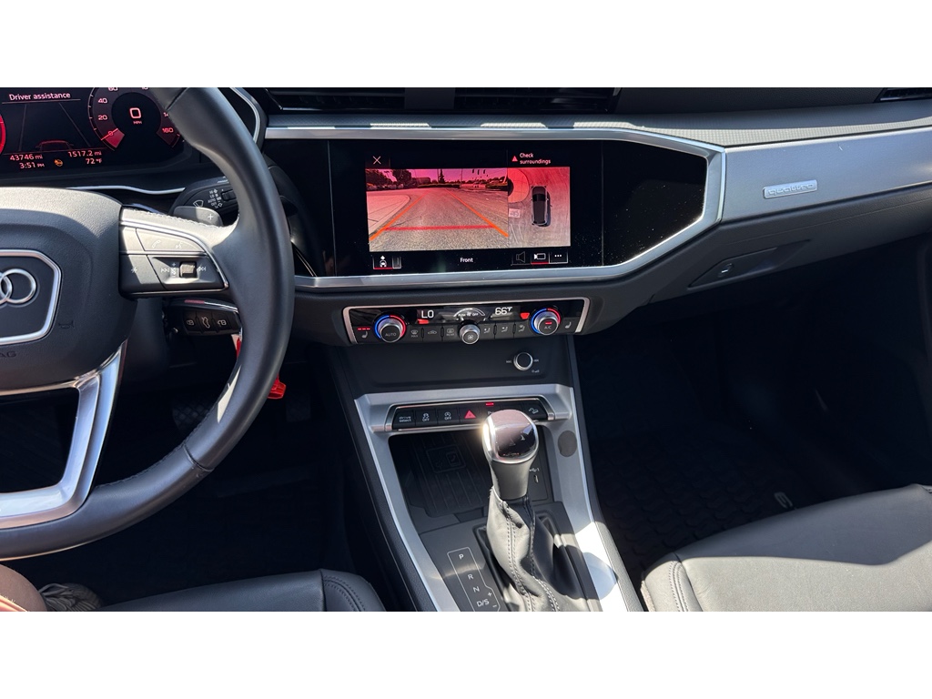 Vehicle image 18 of 31