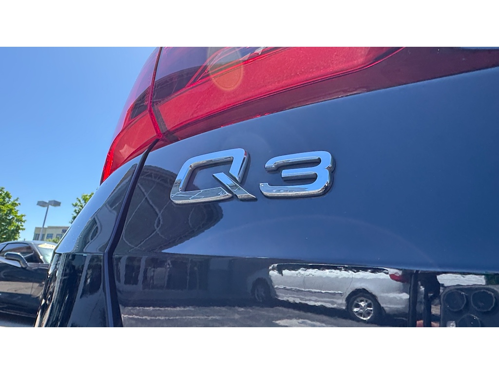 Vehicle image 11 of 31