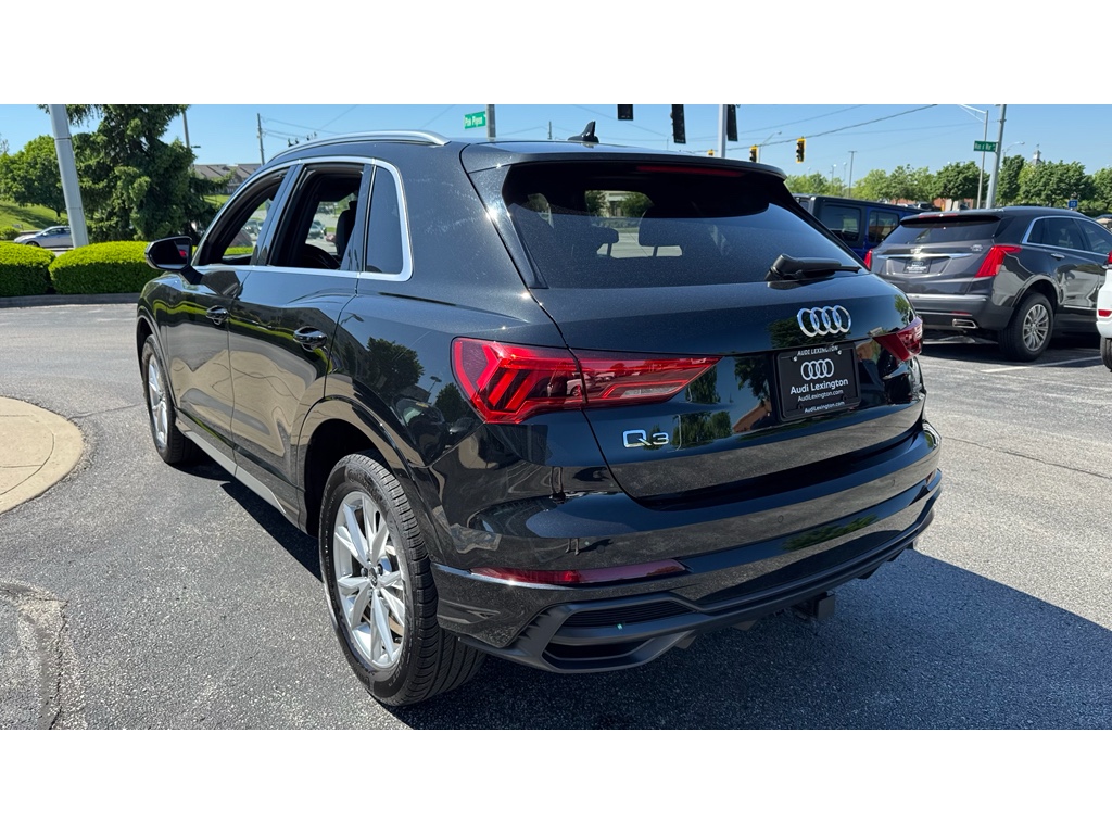 Vehicle image 7 of 31