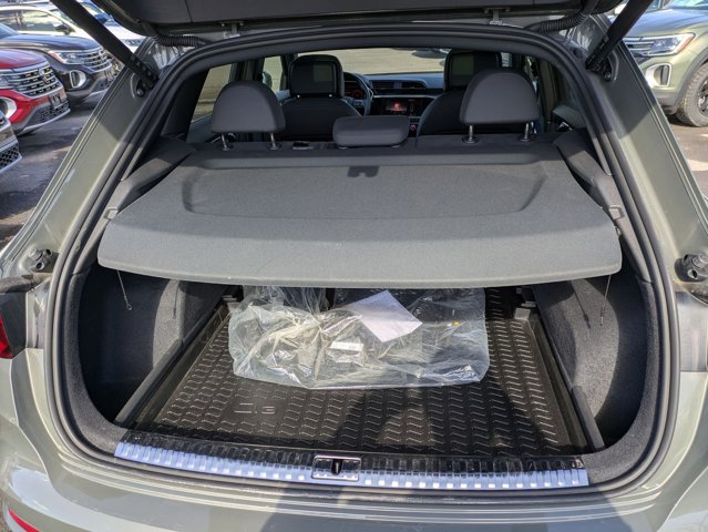 Vehicle image 22 of 28