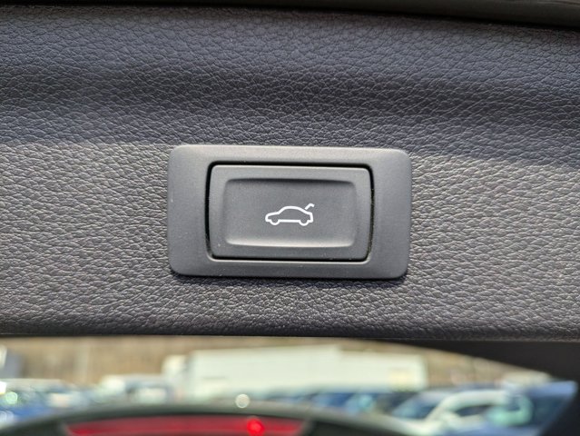 Vehicle image 23 of 28