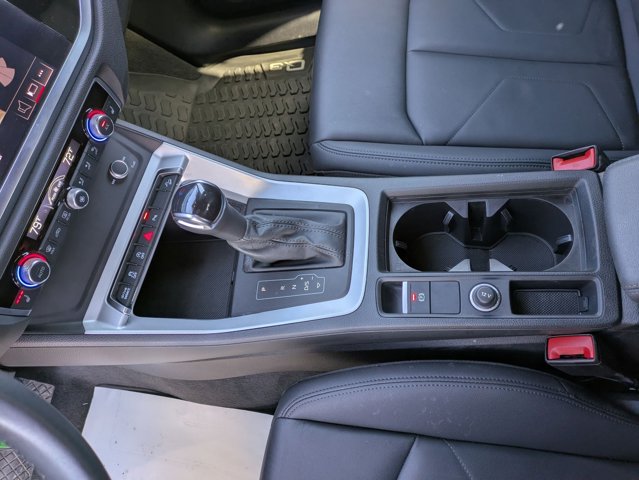 Vehicle image 15 of 28