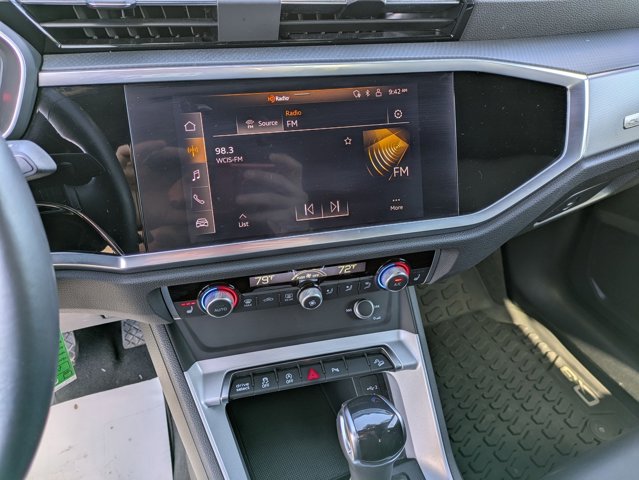 Vehicle image 13 of 28