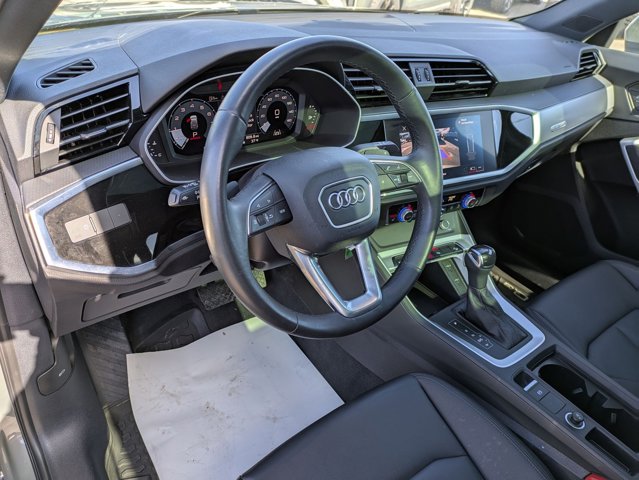 Vehicle image 8 of 28