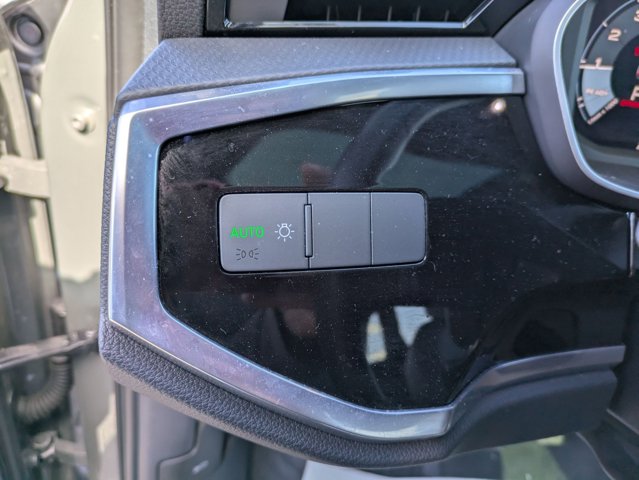 Vehicle image 18 of 28