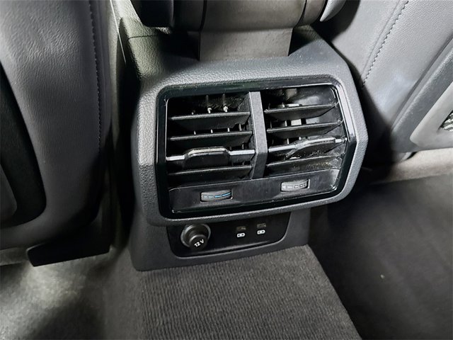 Vehicle image 20 of 22