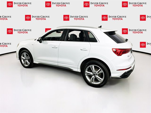 Vehicle image 7 of 22