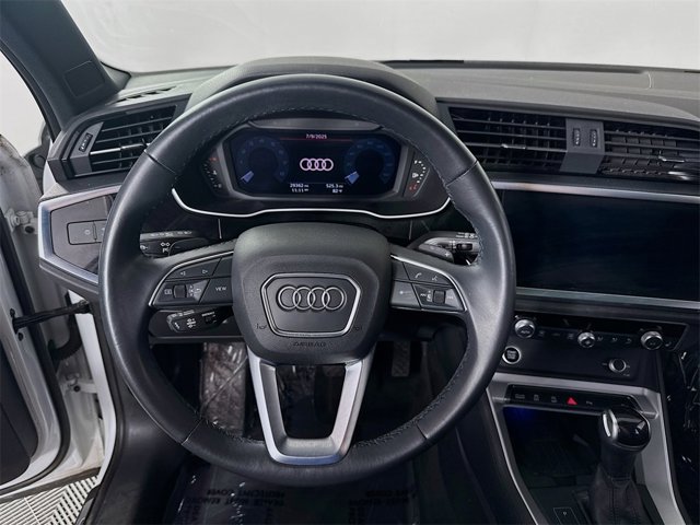 Vehicle image 15 of 22