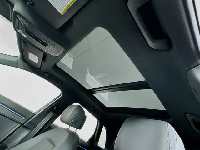 Vehicle image 21 of 22