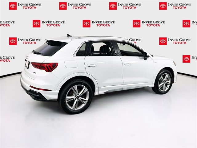 Vehicle image 5 of 22