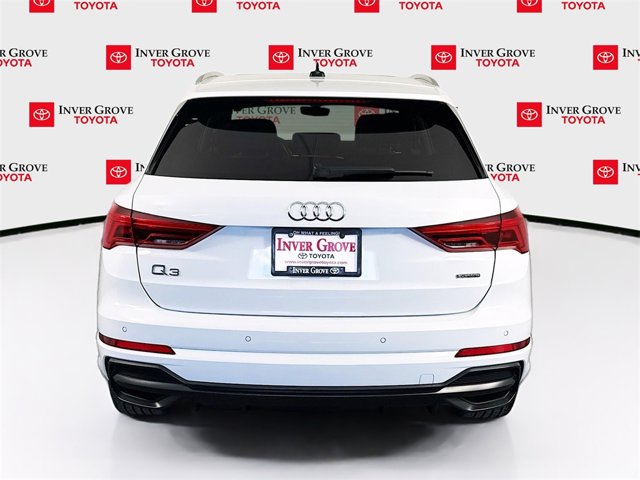 Vehicle image 6 of 22