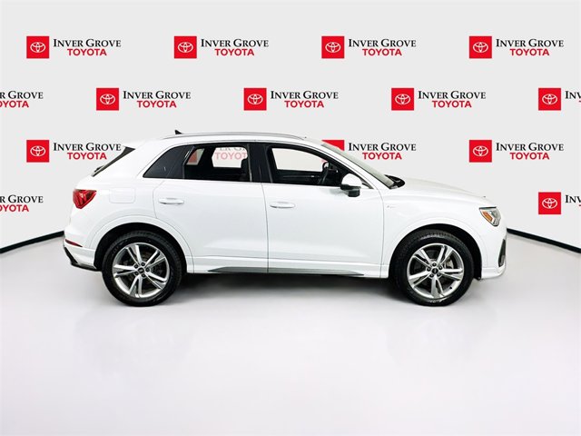 Vehicle image 4 of 22