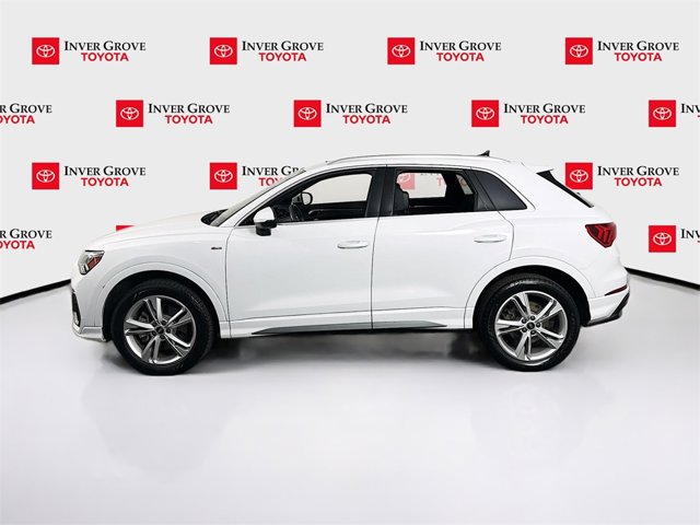 Vehicle image 8 of 22