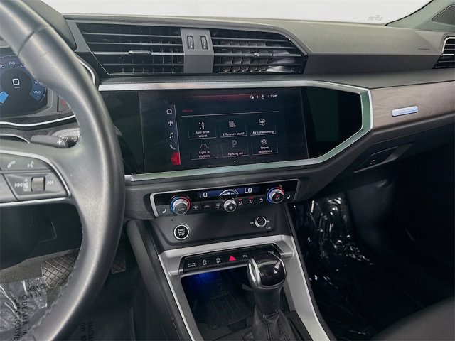 Vehicle image 19 of 22