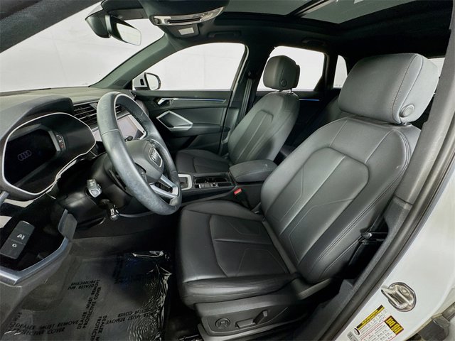 Vehicle image 13 of 22
