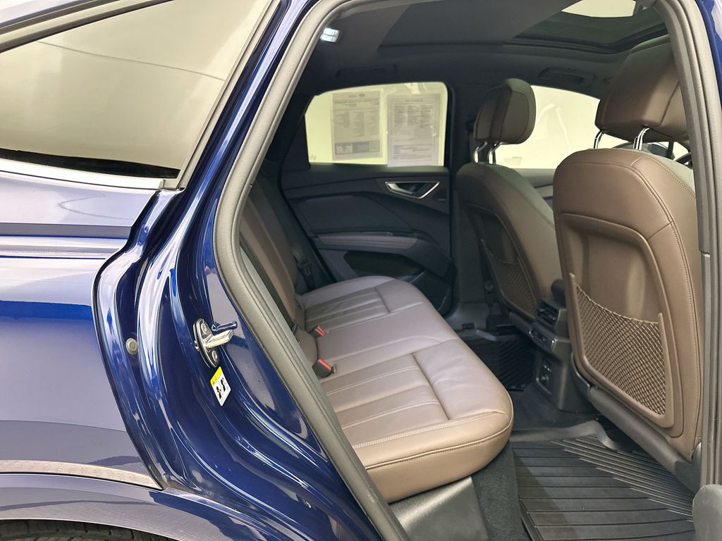 Vehicle image 7 of 20