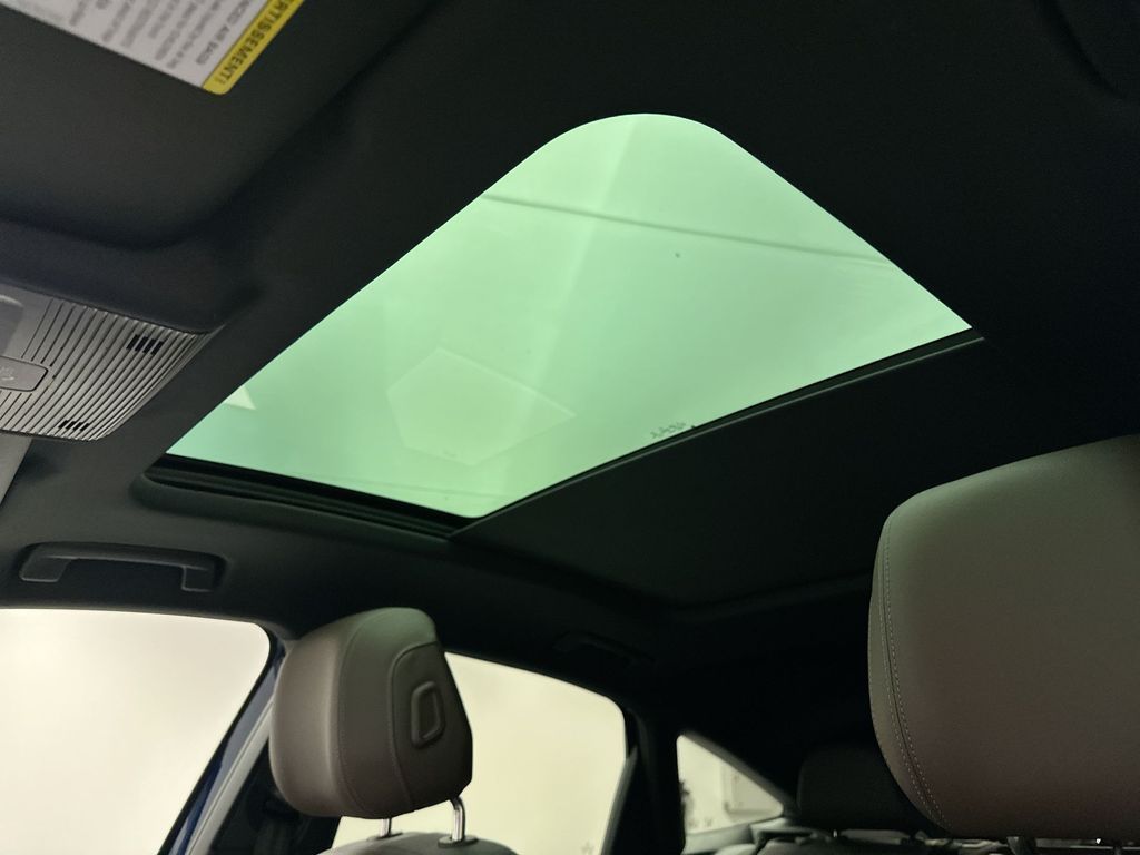 Vehicle image 11 of 20