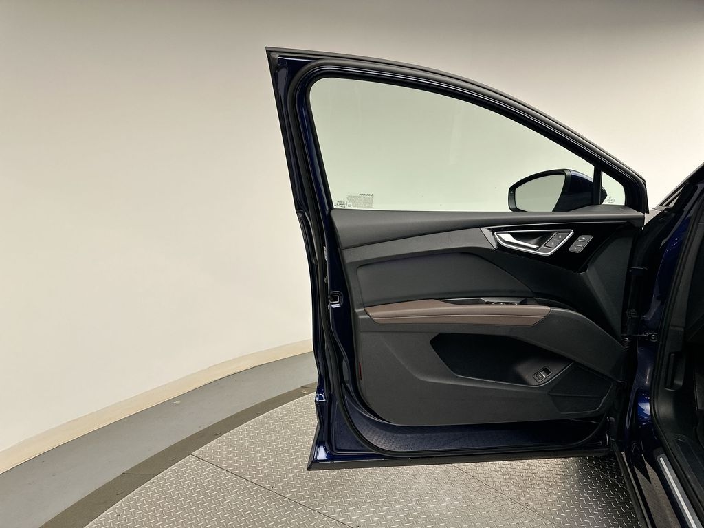 Vehicle image 9 of 20