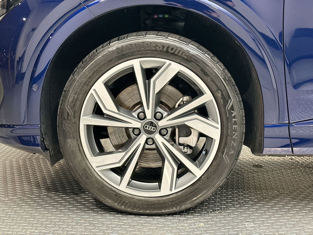 Vehicle image 5 of 20