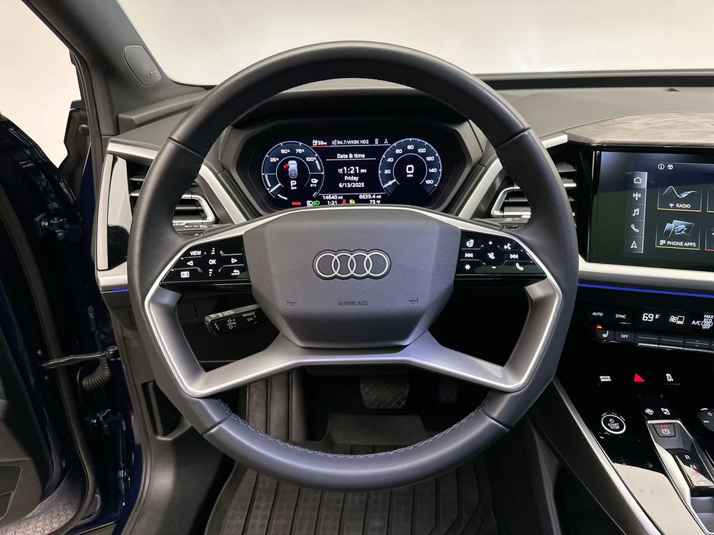 Vehicle image 18 of 20