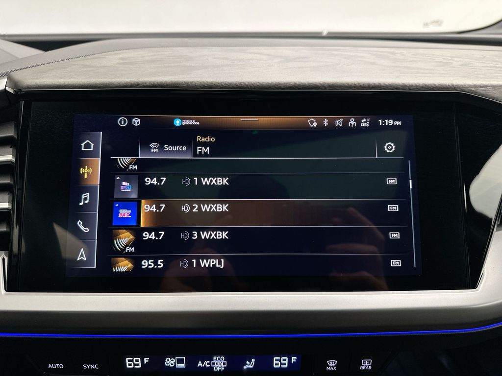 Vehicle image 15 of 20