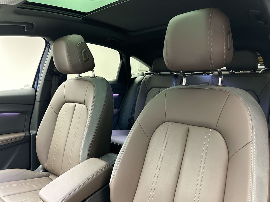 Vehicle image 10 of 20