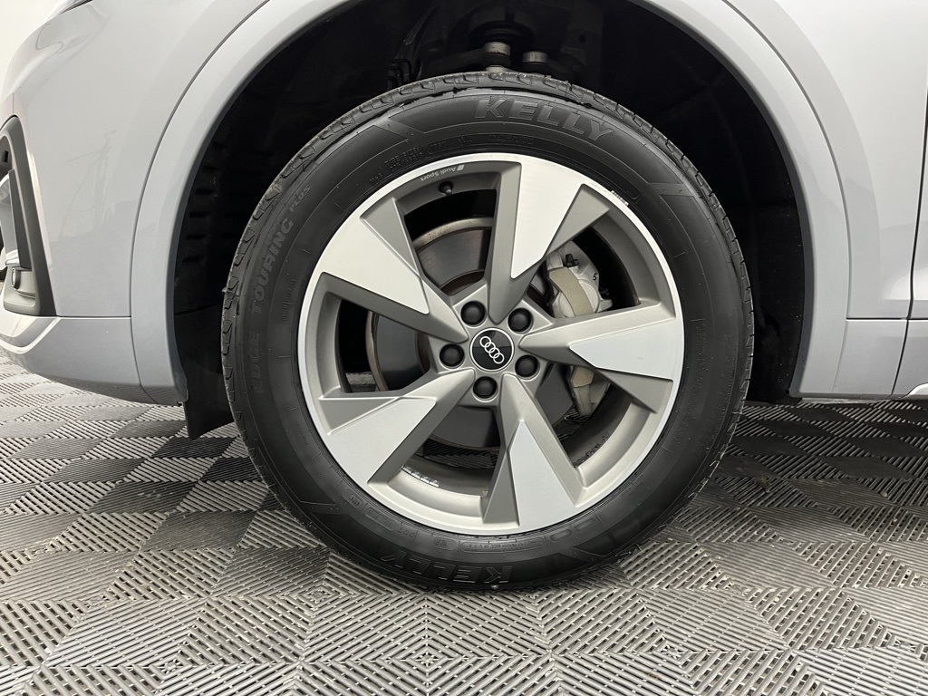 Vehicle image 9 of 38
