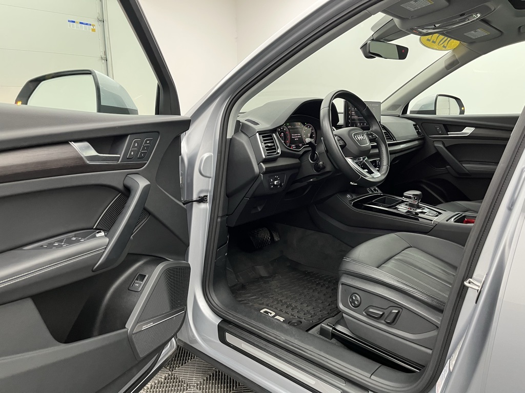 Vehicle image 20 of 38