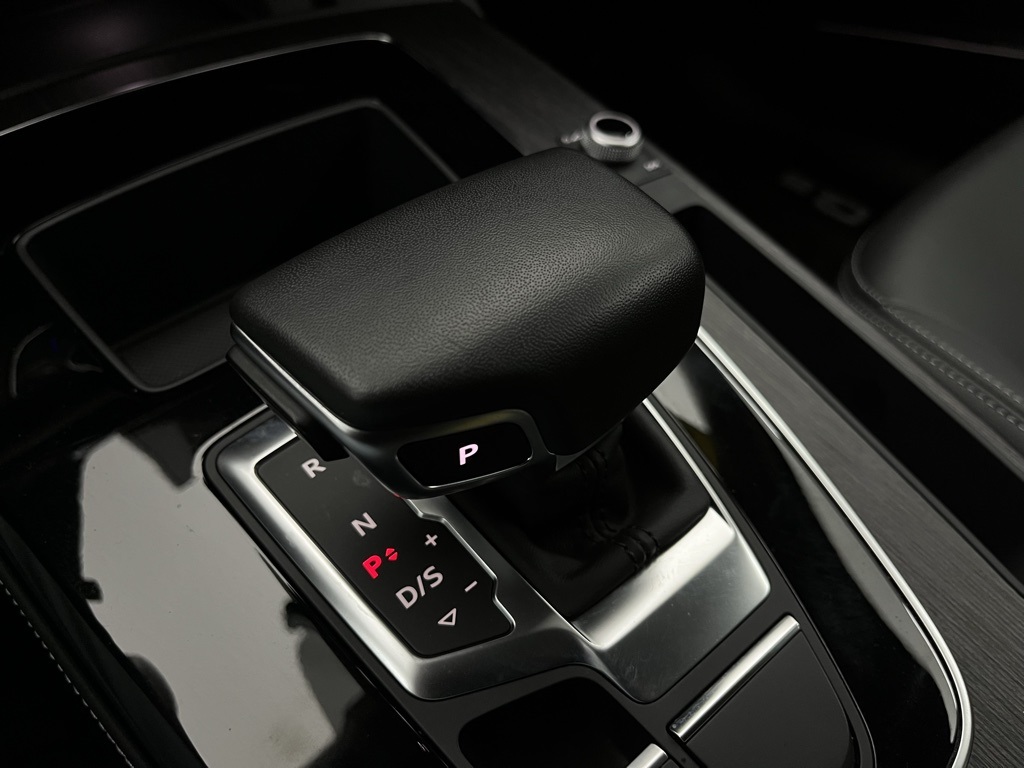 Vehicle image 29 of 38