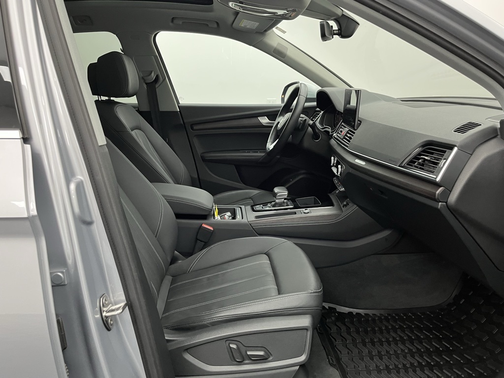 Vehicle image 13 of 38