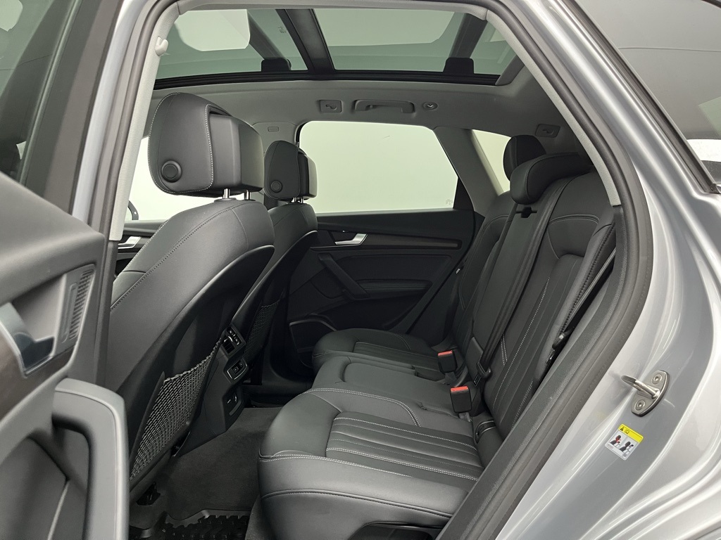 Vehicle image 17 of 38