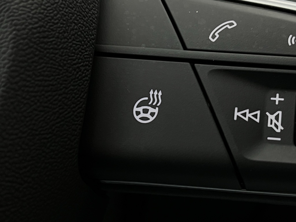 Vehicle image 31 of 38