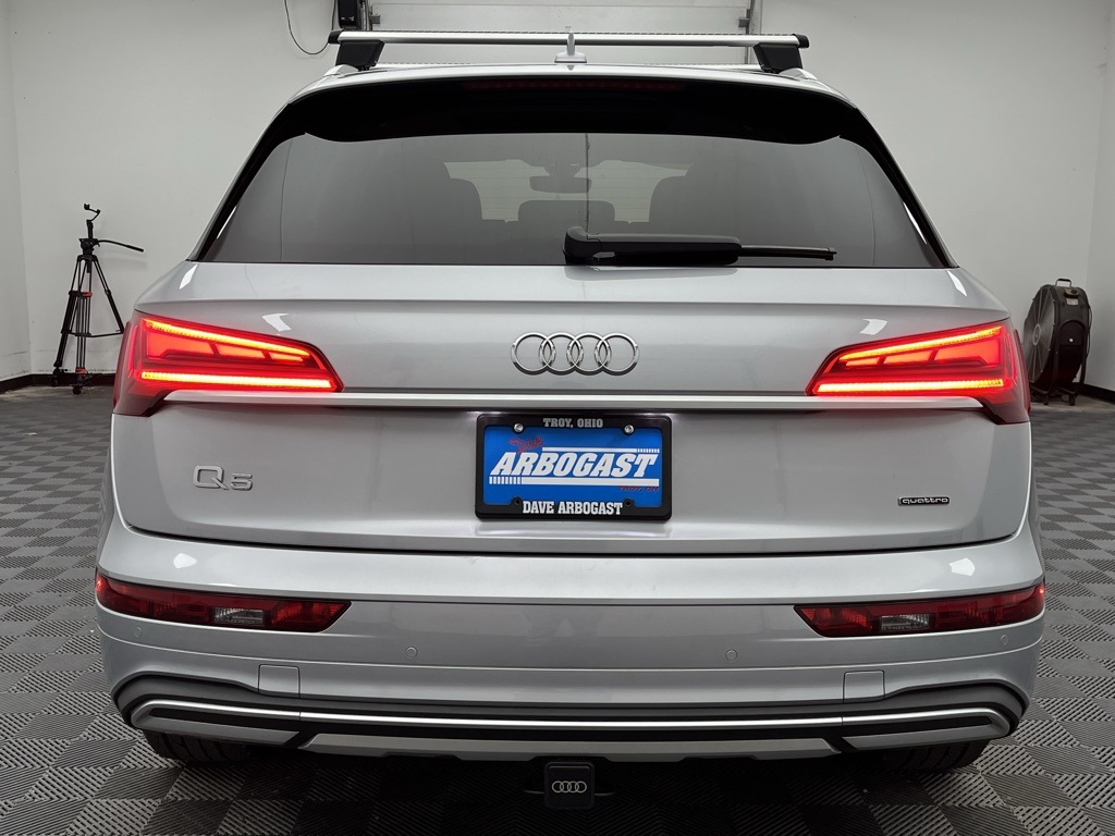 Vehicle image 6 of 38