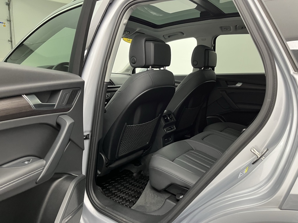 Vehicle image 18 of 38