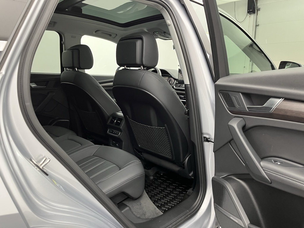 Vehicle image 11 of 38
