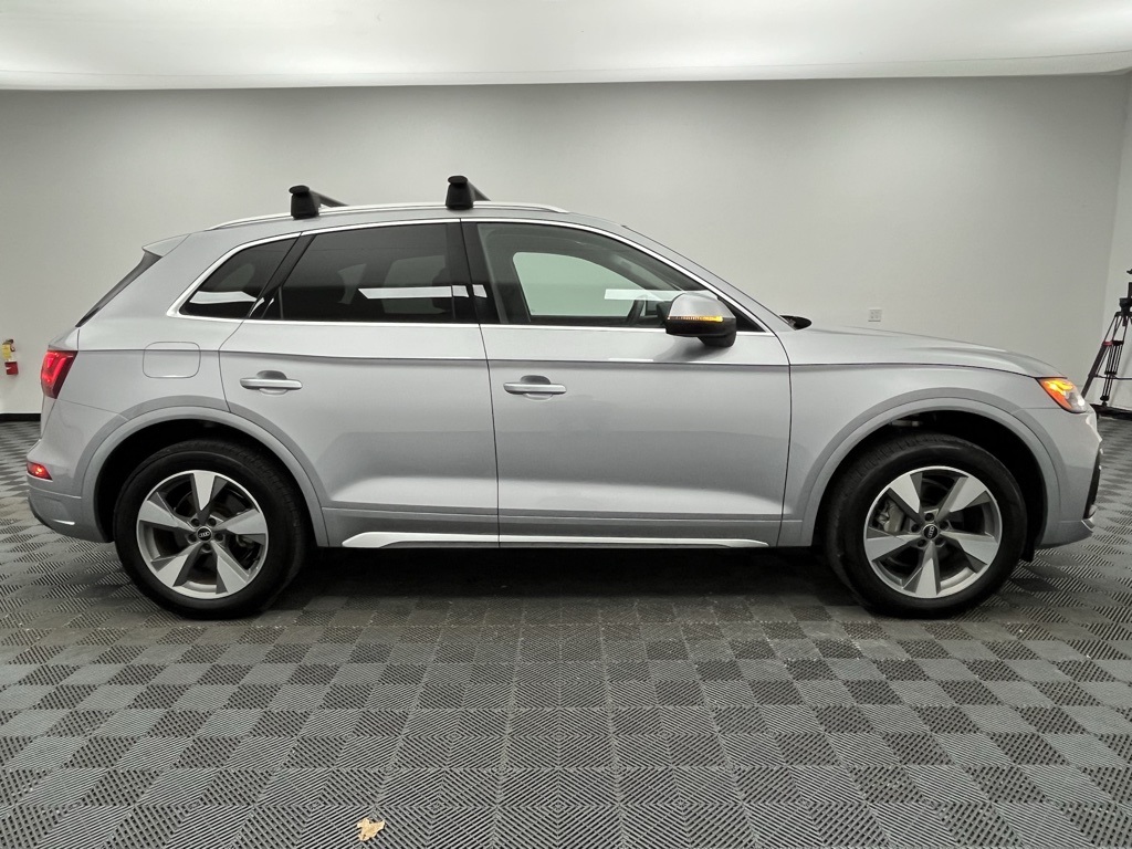 Vehicle image 4 of 38