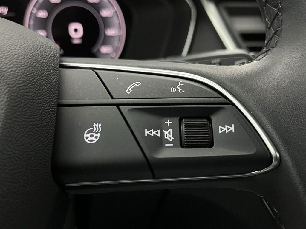 Vehicle image 34 of 38