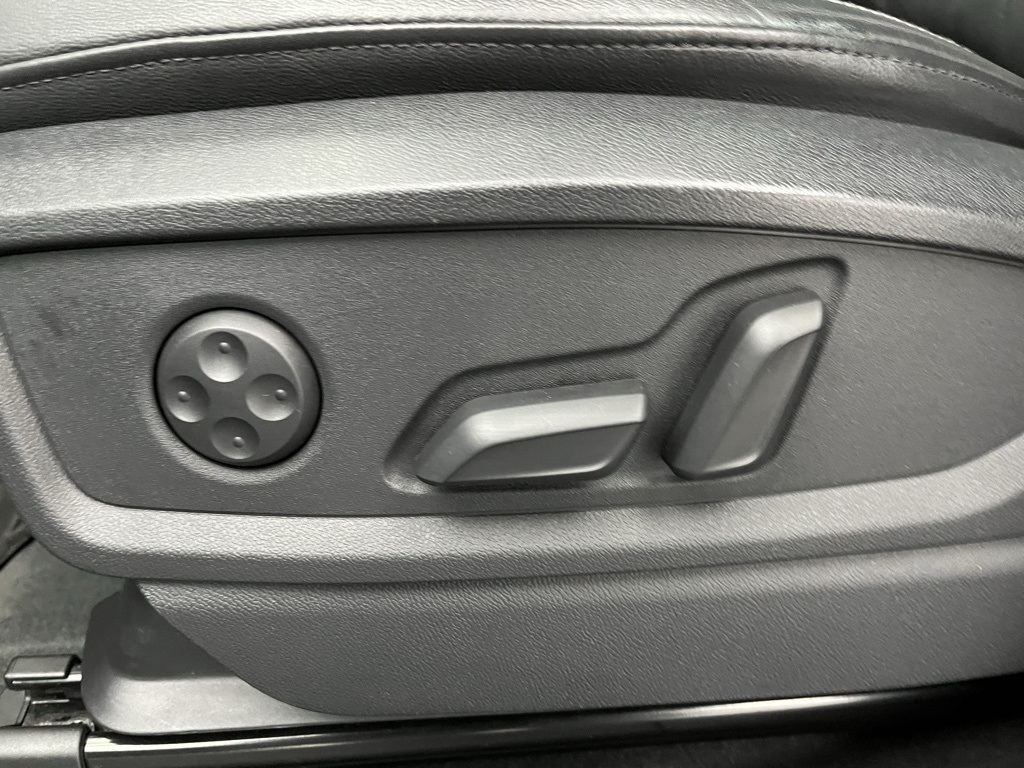 Vehicle image 35 of 38
