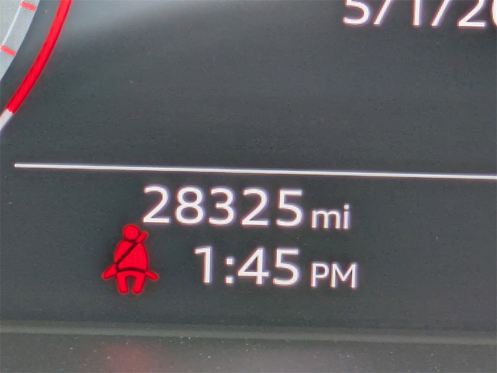 Vehicle image 27 of 32