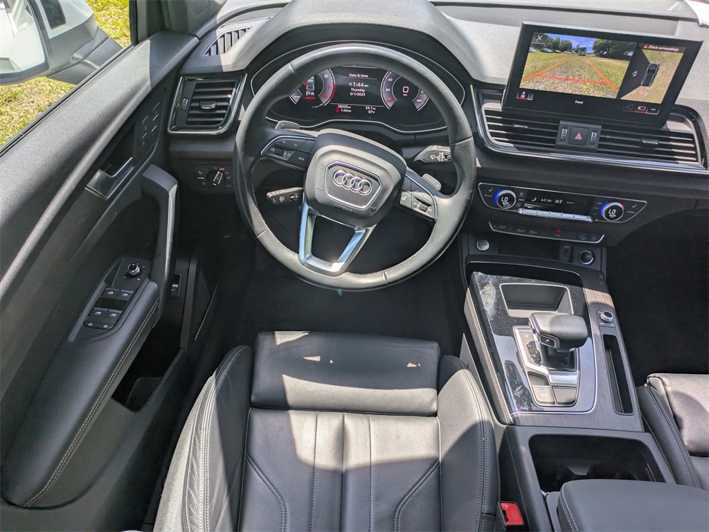 Vehicle image 14 of 32