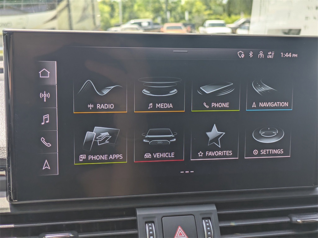 Vehicle image 18 of 32