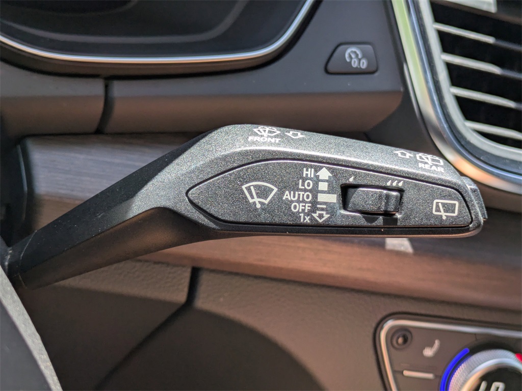 Vehicle image 29 of 32