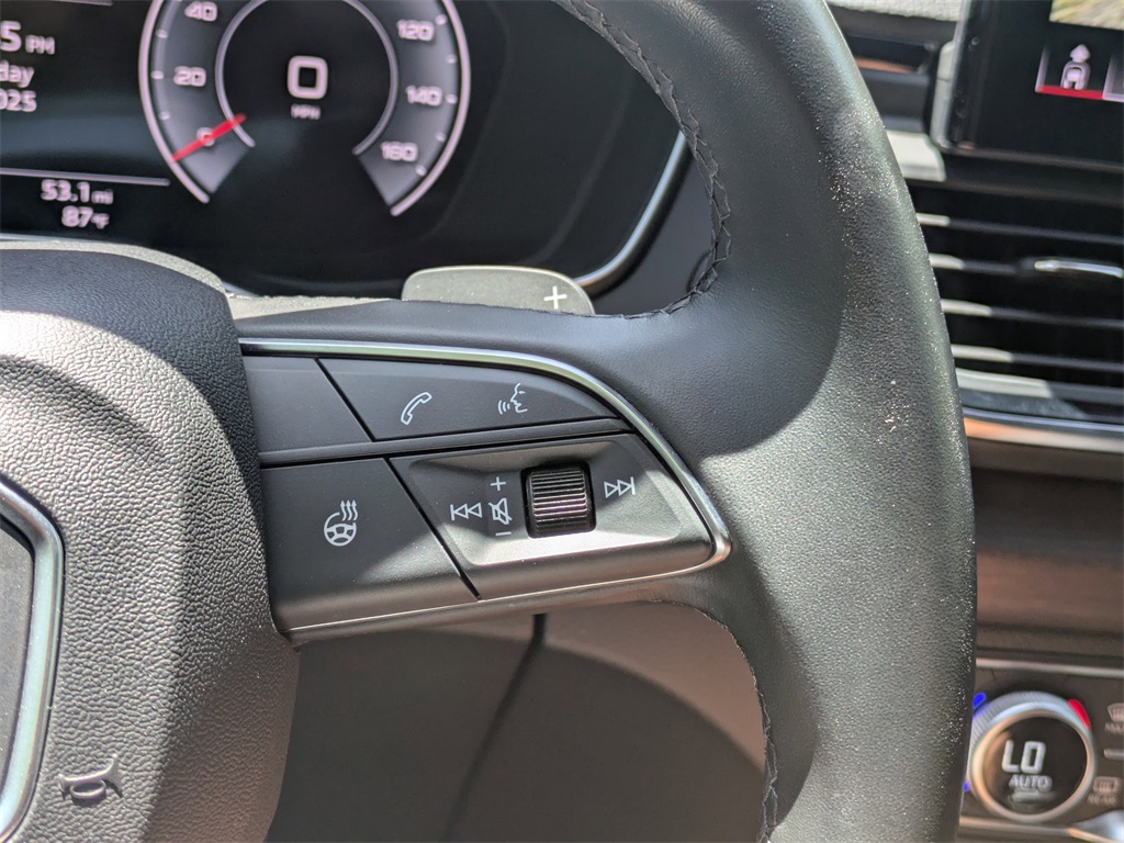 Vehicle image 25 of 32